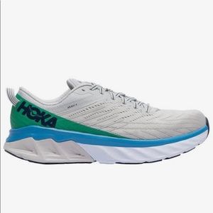 BRAND NEW Hoka One One Arahi 4